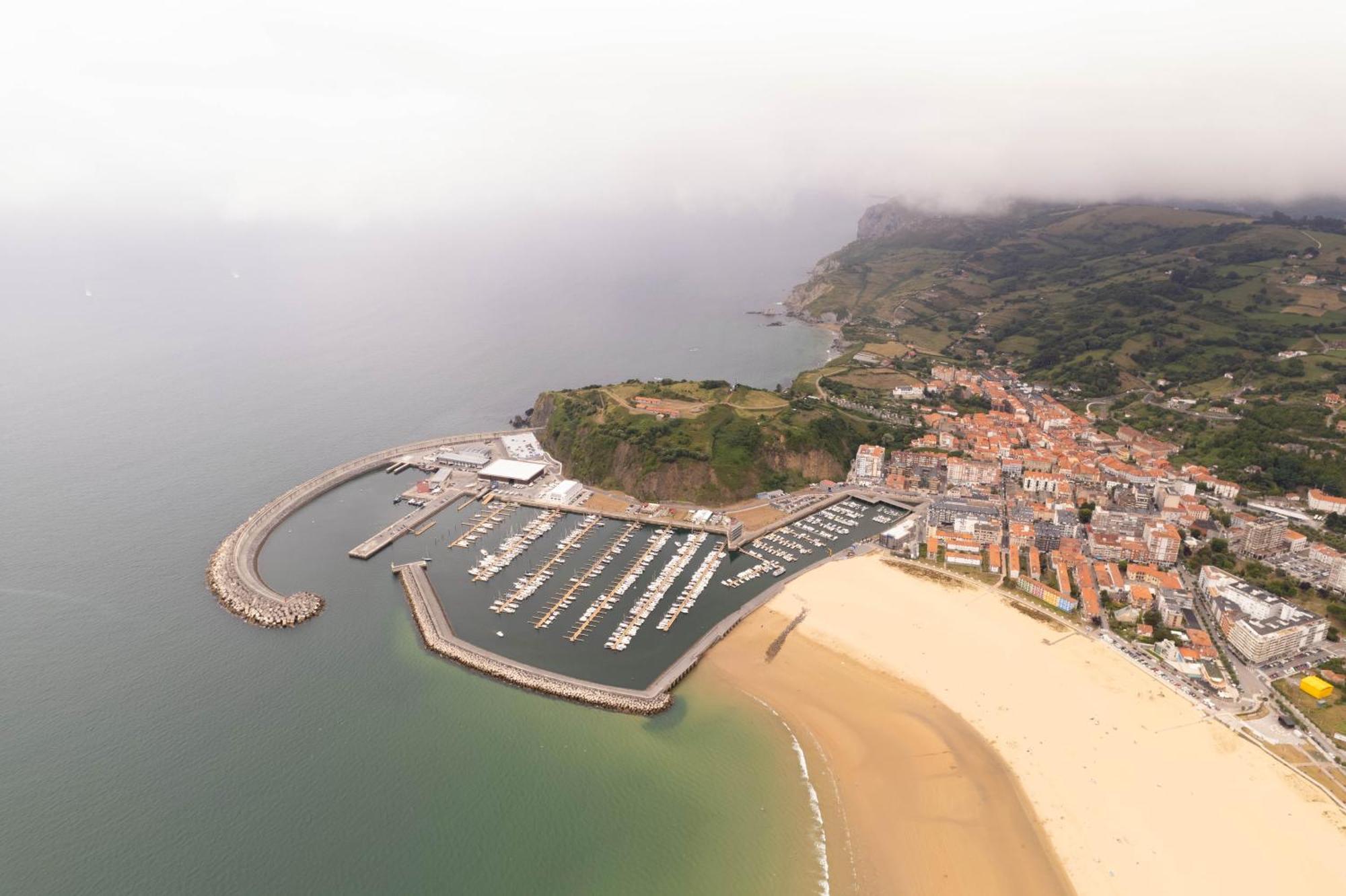 Alojamiento - Bungalows En El Centro De Laredo A 200 M De La Playa Kültér fotó